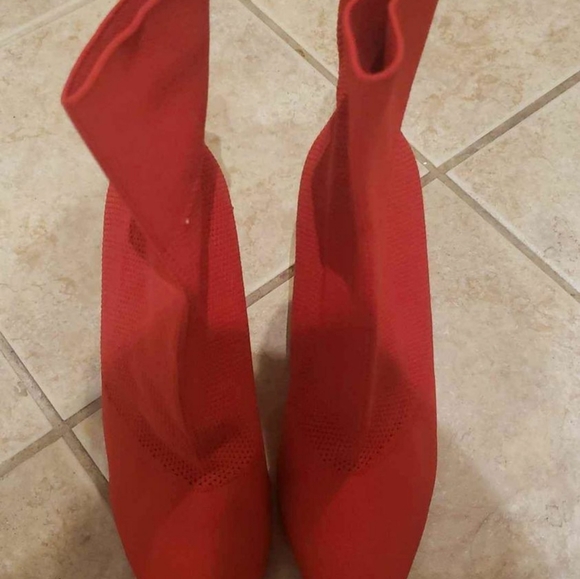 Bright red mid calf high boots - Picture 4 of 7